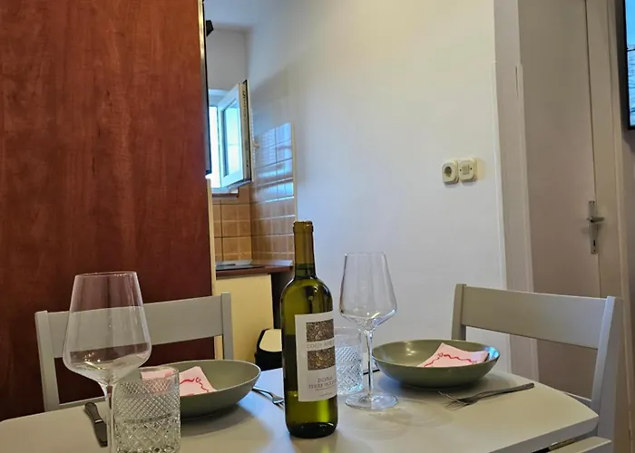 17 Apartament *