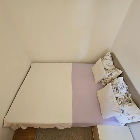 Apartament 17 *